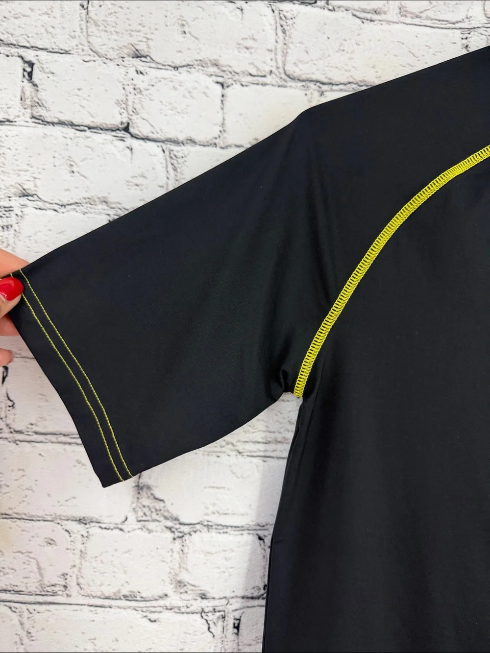 OAKLEY Men’s Fingerprint Rash Guard Short Sleeve Swim Shirt XS Black/Lime NWT